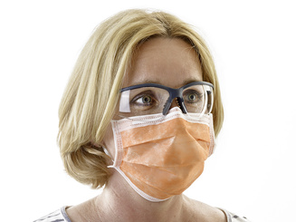 Abbildung Gesicht mit Mundschutz und Schutzbrille als Anwendungsbeispiel der Schutzbrille Komfort